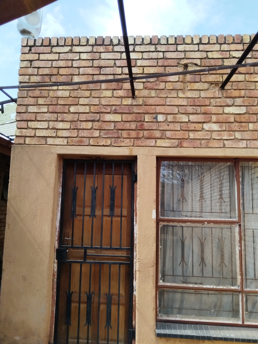 5 Bedroom Property for Sale in Soshanguve L Gauteng
