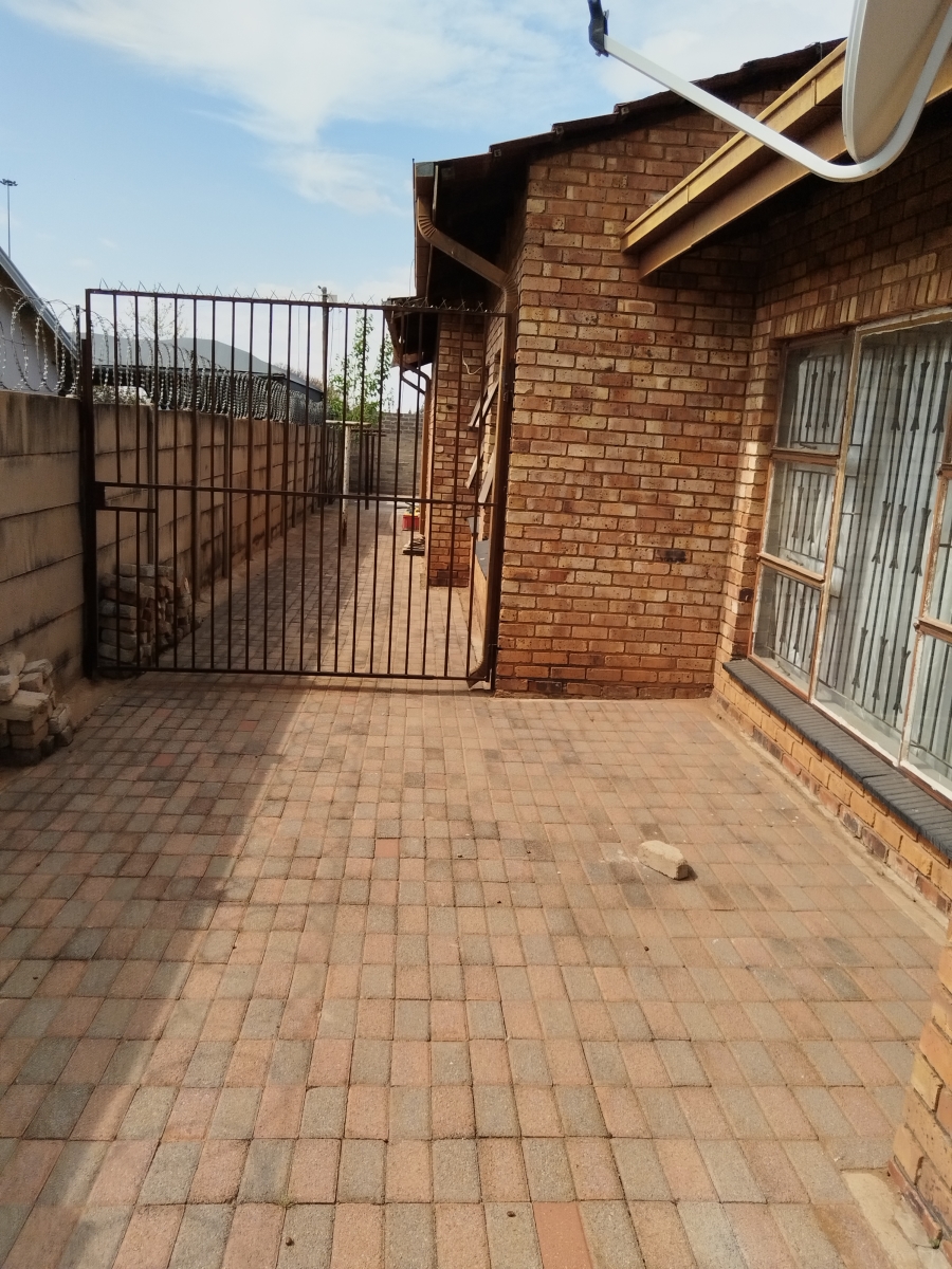 5 Bedroom Property for Sale in Soshanguve L Gauteng