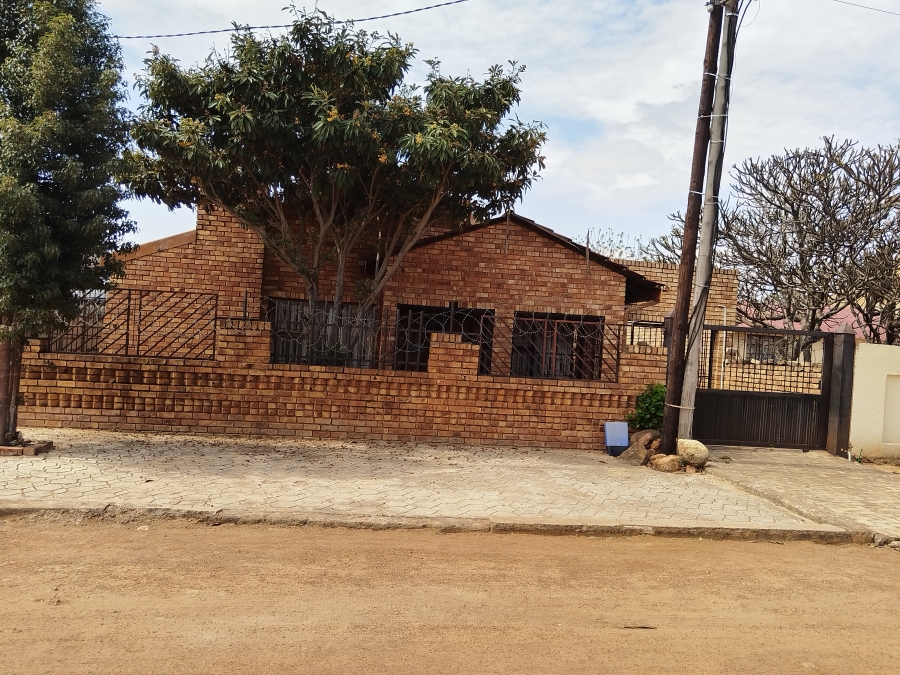 5 Bedroom Property for Sale in Soshanguve L Gauteng