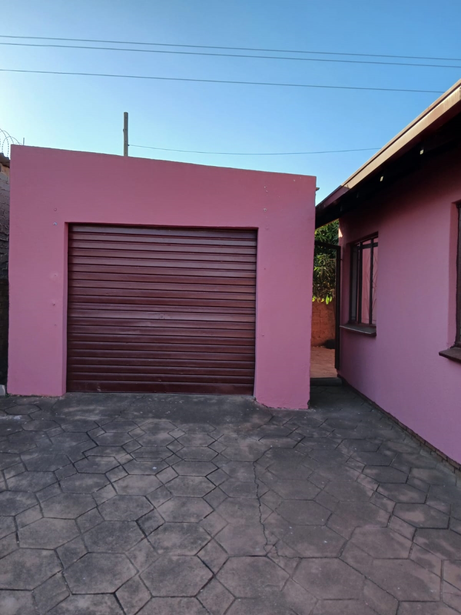 3 Bedroom Property for Sale in Soshanguve WW Gauteng