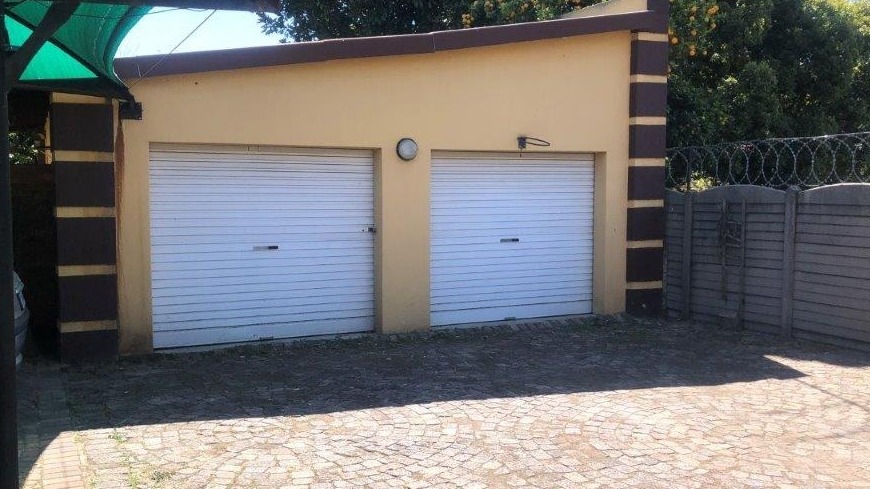 6 Bedroom Property for Sale in Bardene Gauteng