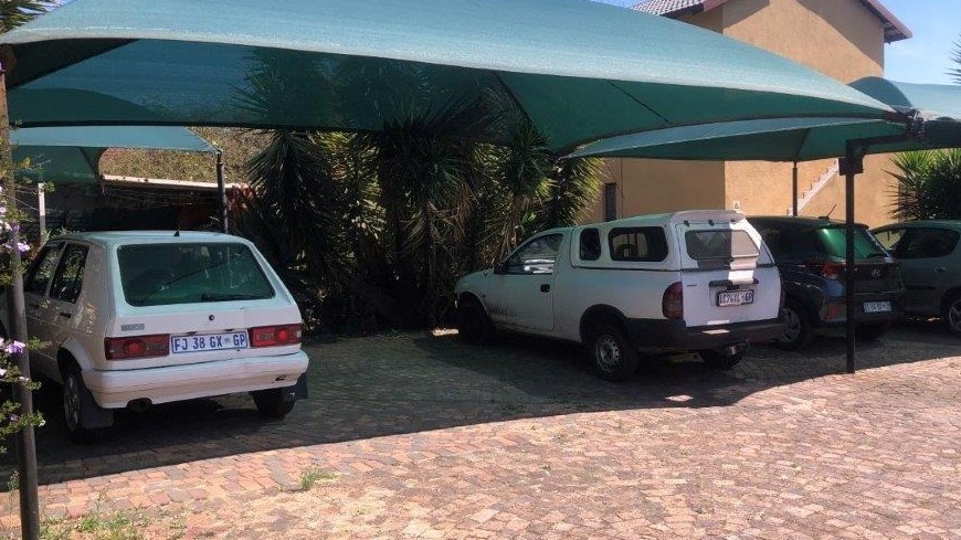6 Bedroom Property for Sale in Bardene Gauteng