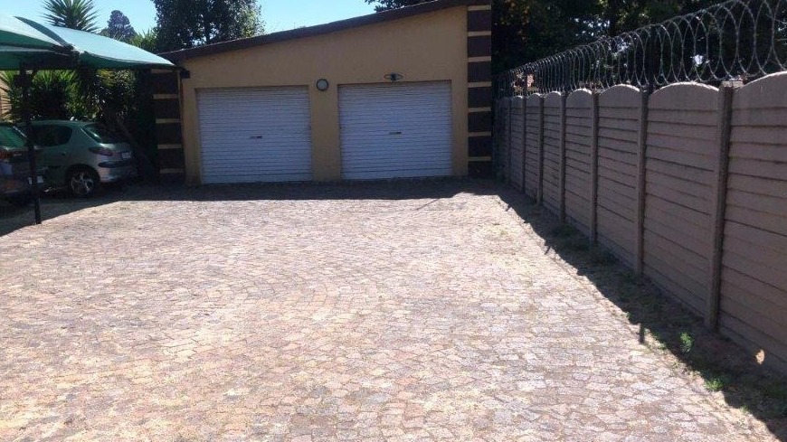6 Bedroom Property for Sale in Bardene Gauteng