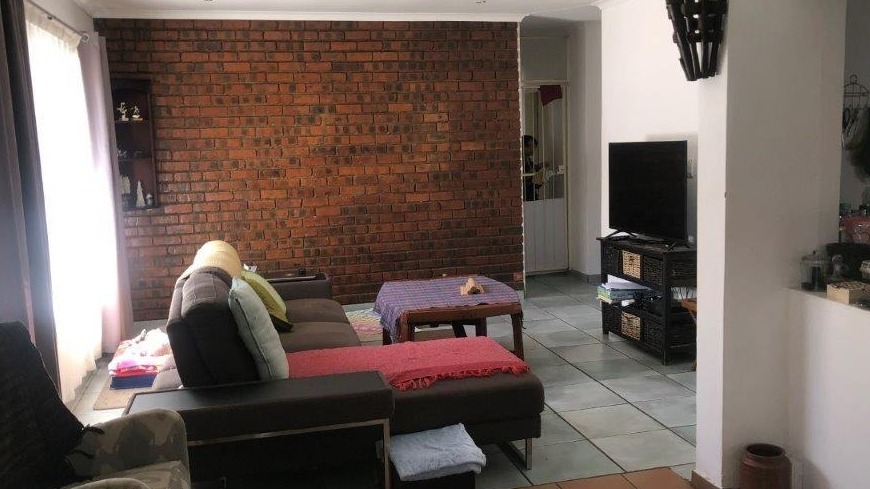 6 Bedroom Property for Sale in Bardene Gauteng