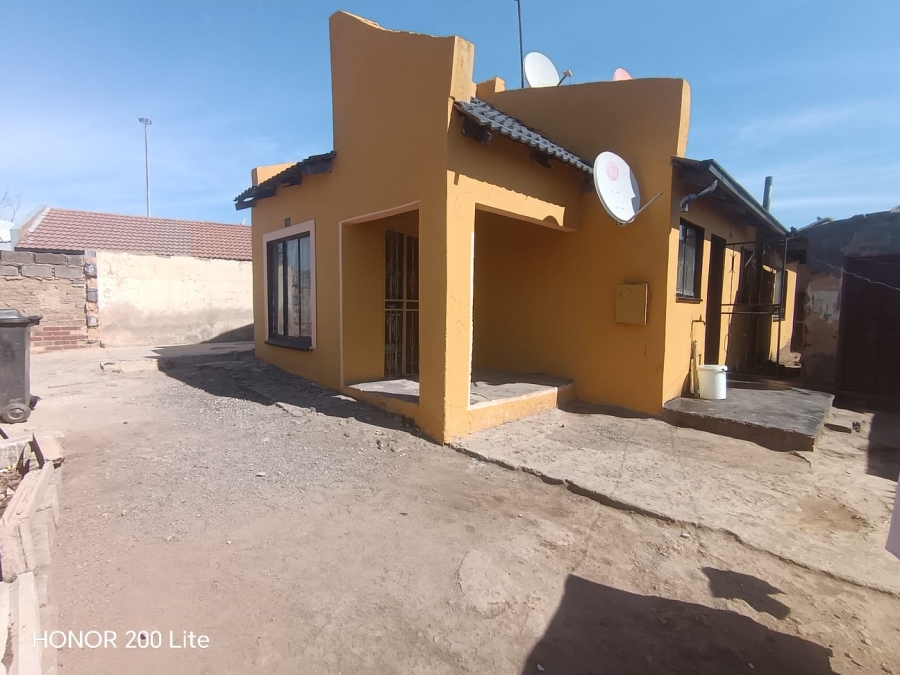 2 Bedroom Property for Sale in Makulong Gauteng