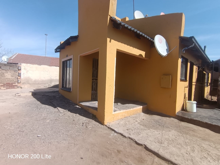2 Bedroom Property for Sale in Makulong Gauteng