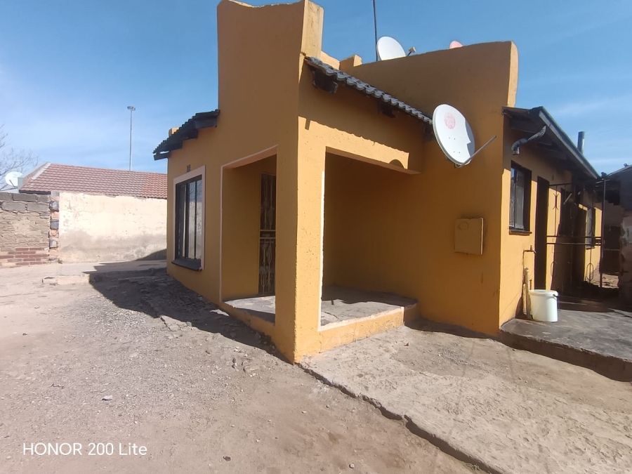 2 Bedroom Property for Sale in Makulong Gauteng