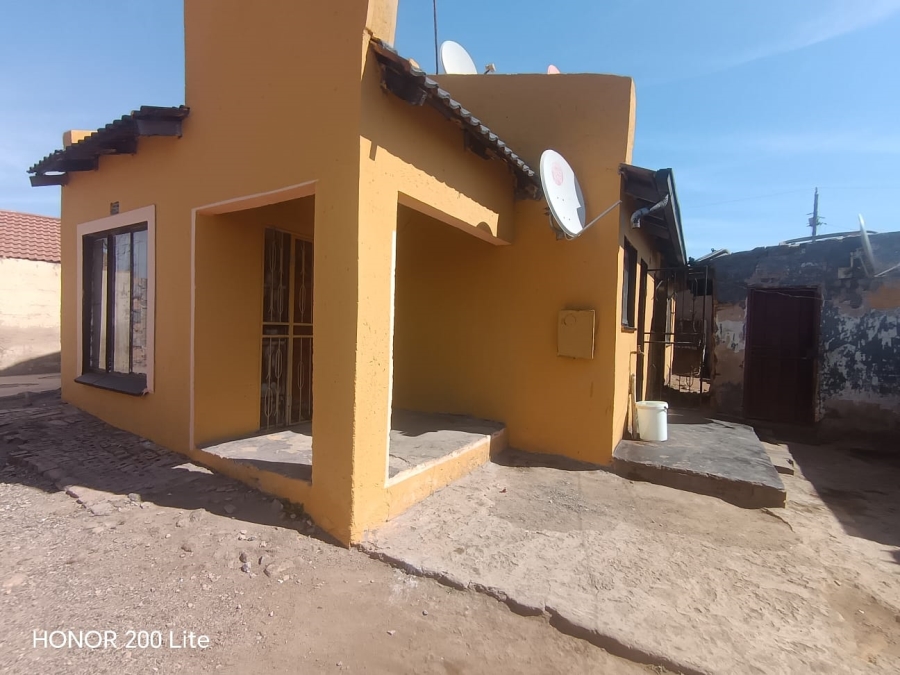 2 Bedroom Property for Sale in Makulong Gauteng