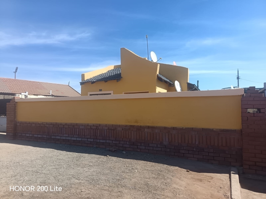 2 Bedroom Property for Sale in Makulong Gauteng
