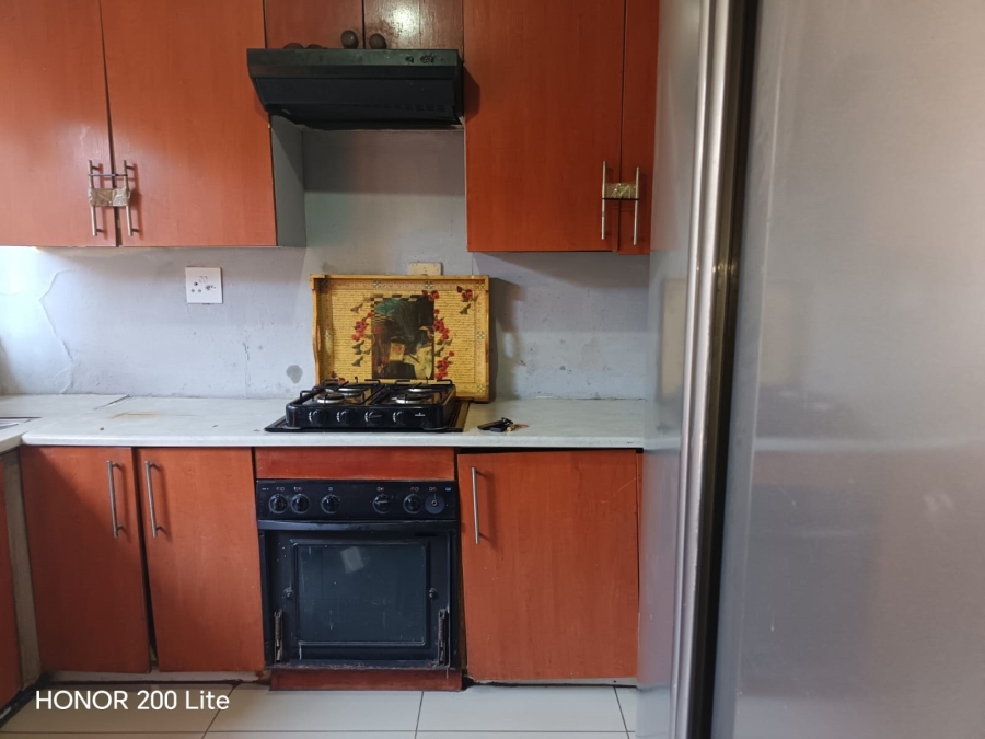 2 Bedroom Property for Sale in Makulong Gauteng