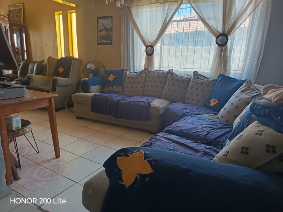 2 Bedroom Property for Sale in Makulong Gauteng