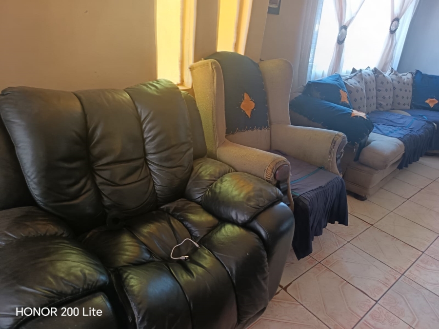 2 Bedroom Property for Sale in Makulong Gauteng