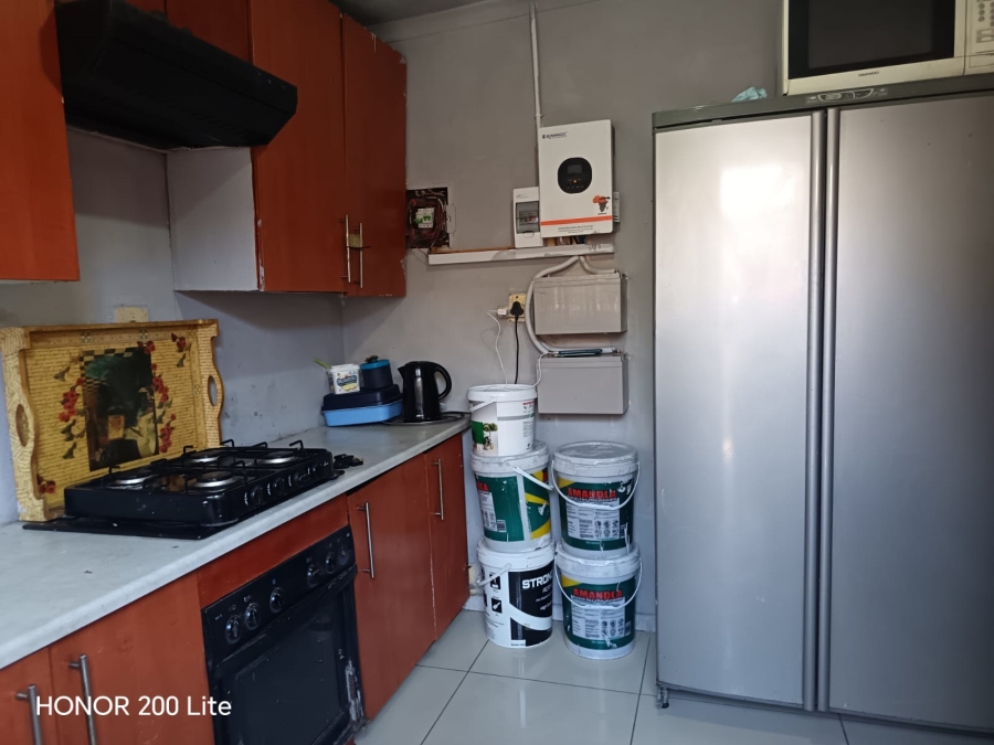 2 Bedroom Property for Sale in Makulong Gauteng