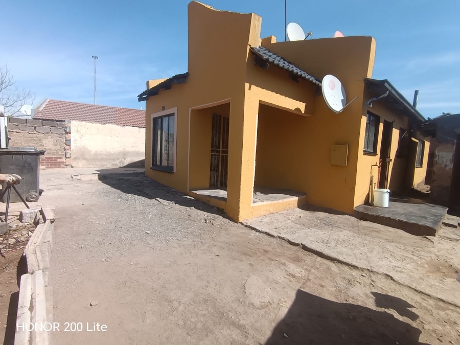 2 Bedroom Property for Sale in Makulong Gauteng