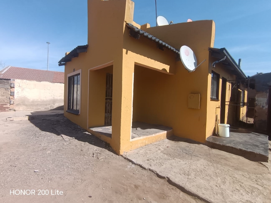 2 Bedroom Property for Sale in Makulong Gauteng
