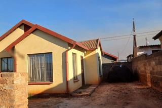 2 Bedroom Property for Sale in Clayville Gauteng