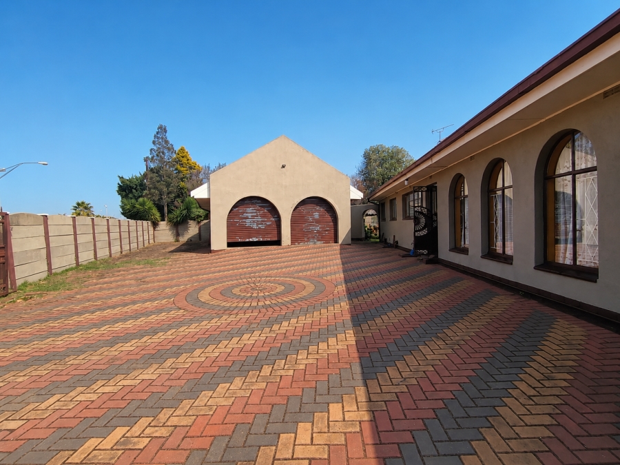 3 Bedroom Property for Sale in Unitas Park Gauteng