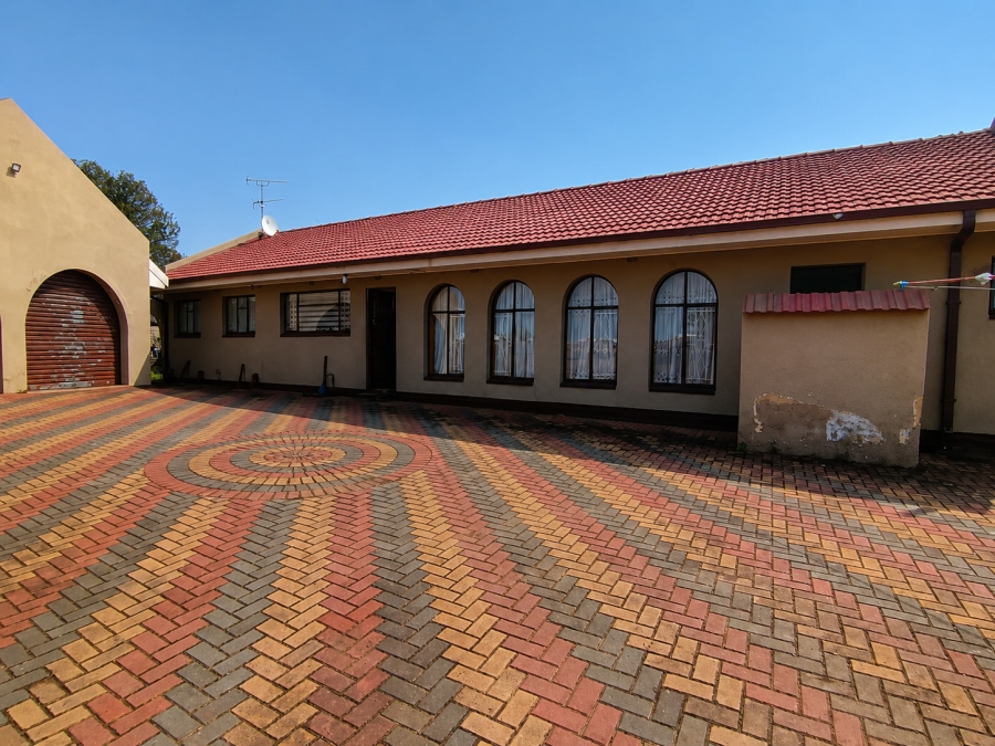 3 Bedroom Property for Sale in Unitas Park Gauteng