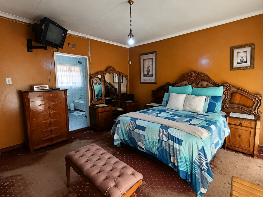 3 Bedroom Property for Sale in Unitas Park Gauteng