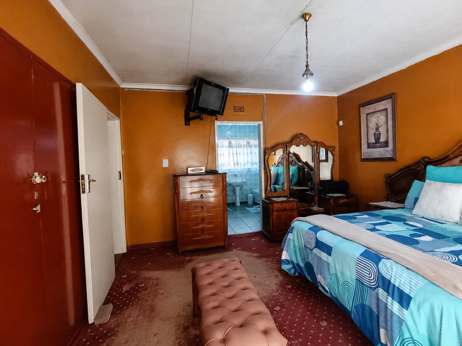 3 Bedroom Property for Sale in Unitas Park Gauteng