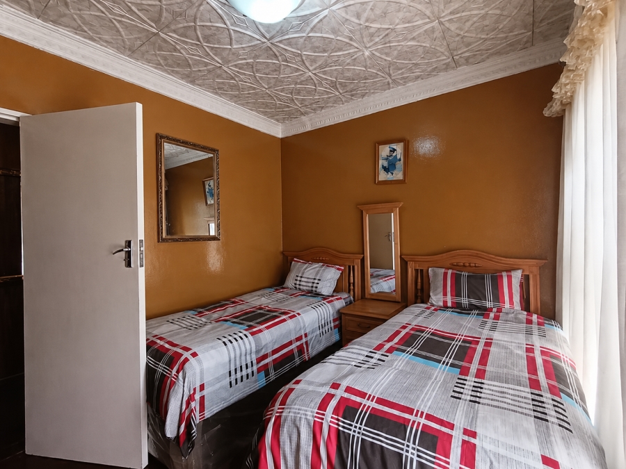 3 Bedroom Property for Sale in Unitas Park Gauteng