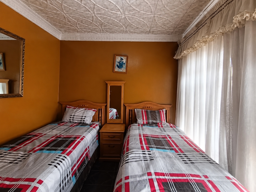 3 Bedroom Property for Sale in Unitas Park Gauteng