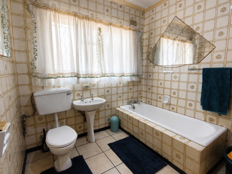 3 Bedroom Property for Sale in Unitas Park Gauteng