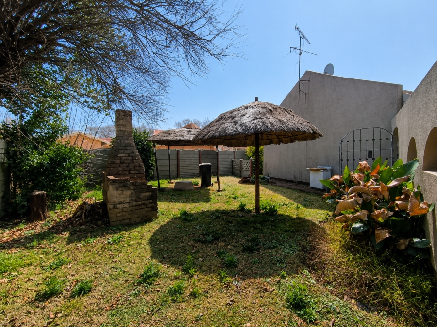 3 Bedroom Property for Sale in Unitas Park Gauteng