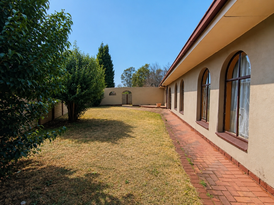 3 Bedroom Property for Sale in Unitas Park Gauteng