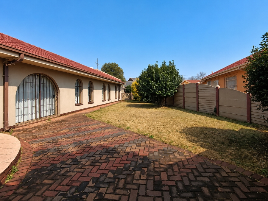 3 Bedroom Property for Sale in Unitas Park Gauteng
