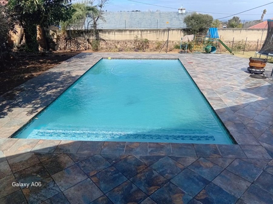 5 Bedroom Property for Sale in Linmeyer Gauteng