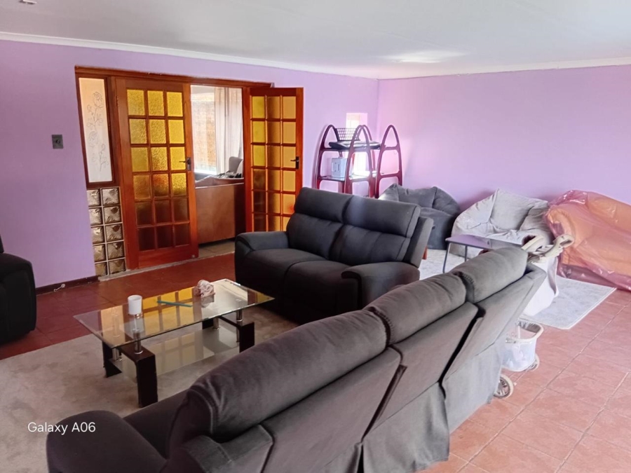 5 Bedroom Property for Sale in Linmeyer Gauteng