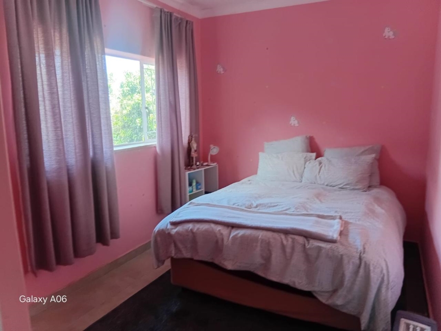 5 Bedroom Property for Sale in Linmeyer Gauteng