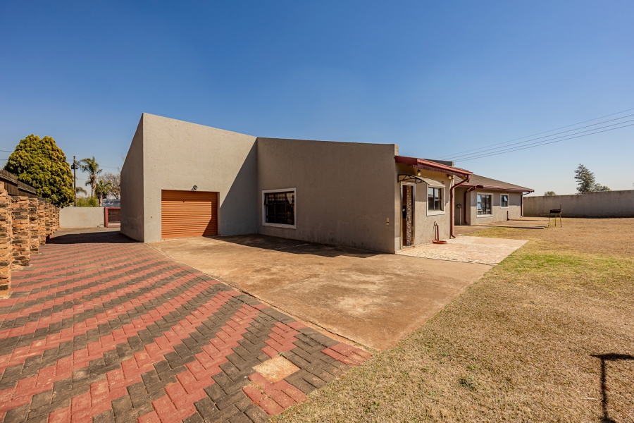 4 Bedroom Property for Sale in Greenhills Gauteng