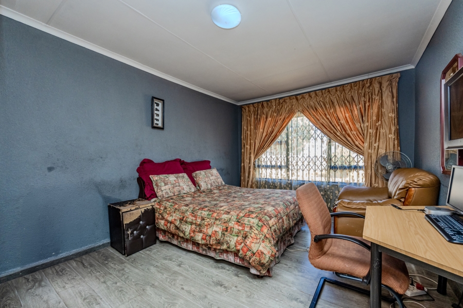 4 Bedroom Property for Sale in Greenhills Gauteng