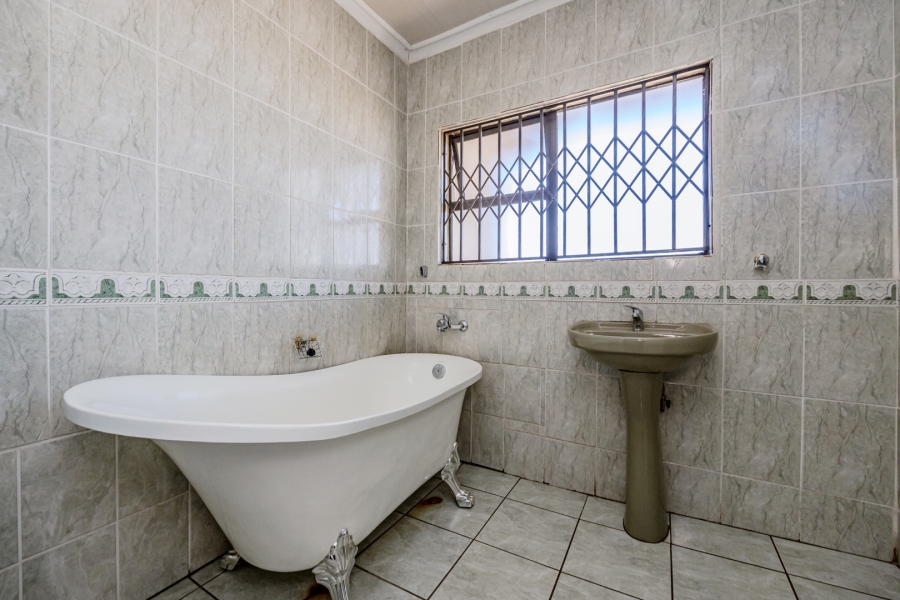 4 Bedroom Property for Sale in Greenhills Gauteng