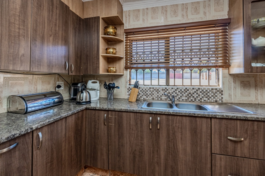 4 Bedroom Property for Sale in Greenhills Gauteng