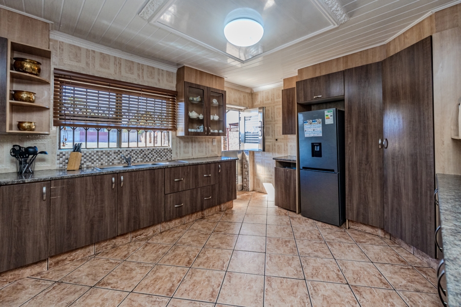 4 Bedroom Property for Sale in Greenhills Gauteng