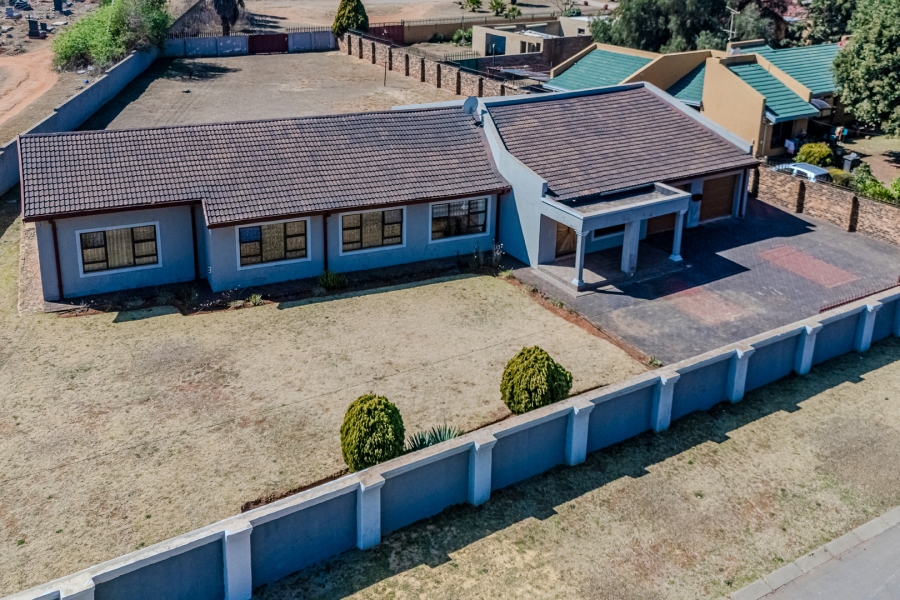 4 Bedroom Property for Sale in Greenhills Gauteng