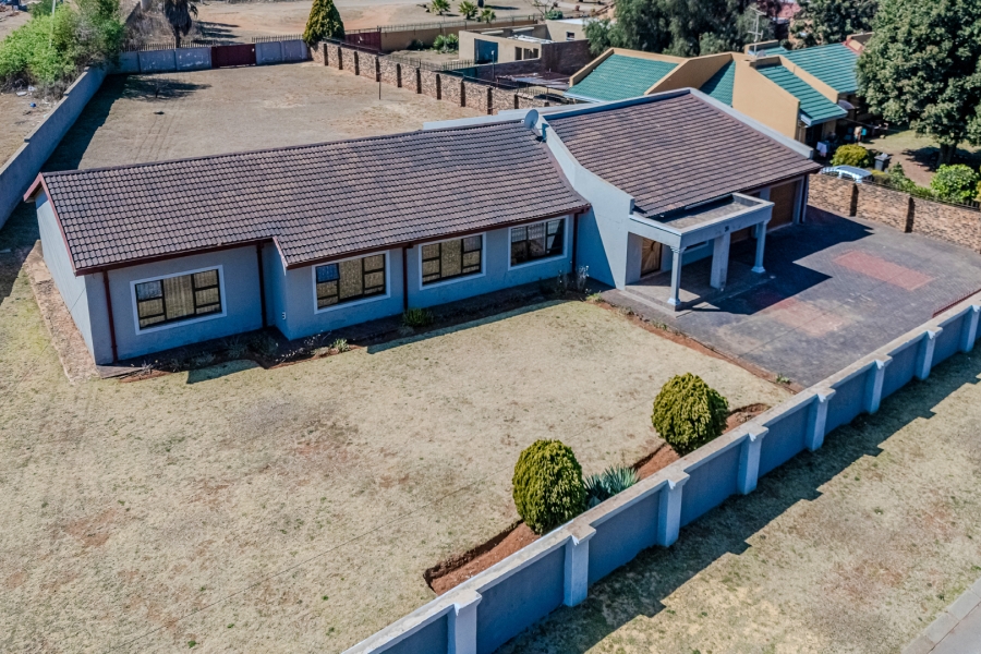4 Bedroom Property for Sale in Greenhills Gauteng