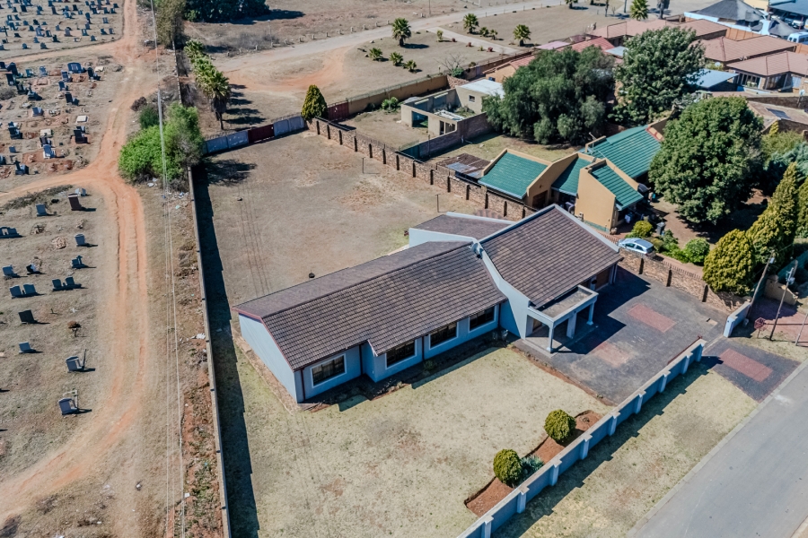 4 Bedroom Property for Sale in Greenhills Gauteng