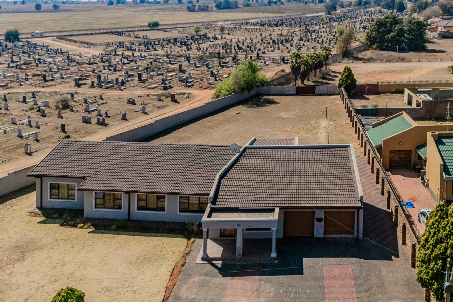 4 Bedroom Property for Sale in Greenhills Gauteng
