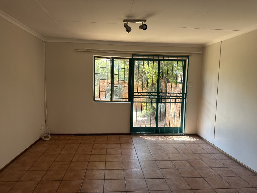 2 Bedroom Property for Sale in Faerie Glen Gauteng