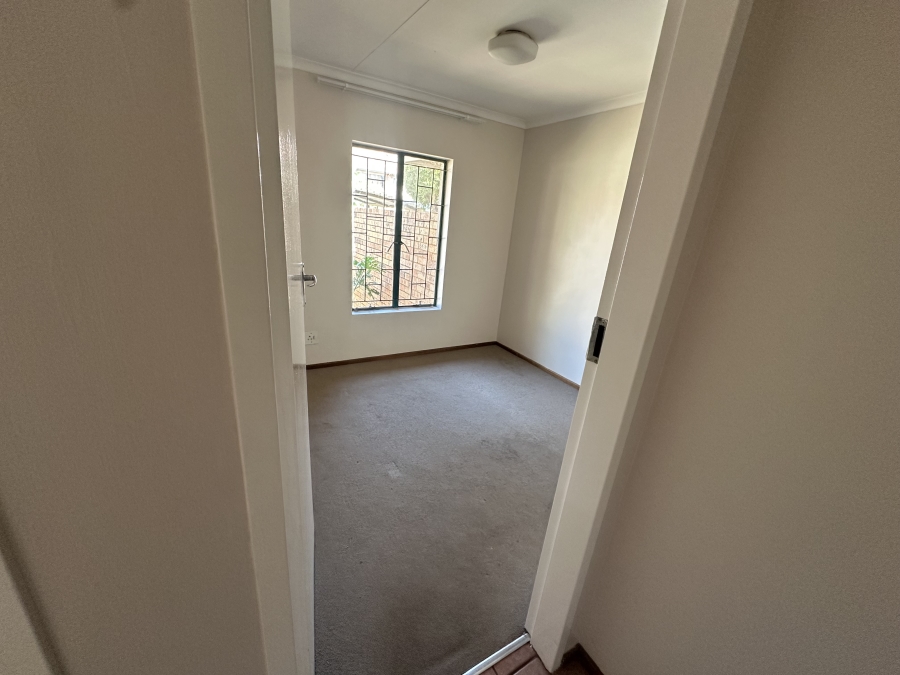 2 Bedroom Property for Sale in Faerie Glen Gauteng