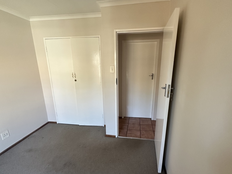 2 Bedroom Property for Sale in Faerie Glen Gauteng