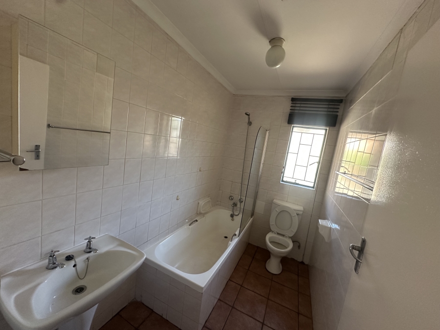 2 Bedroom Property for Sale in Faerie Glen Gauteng
