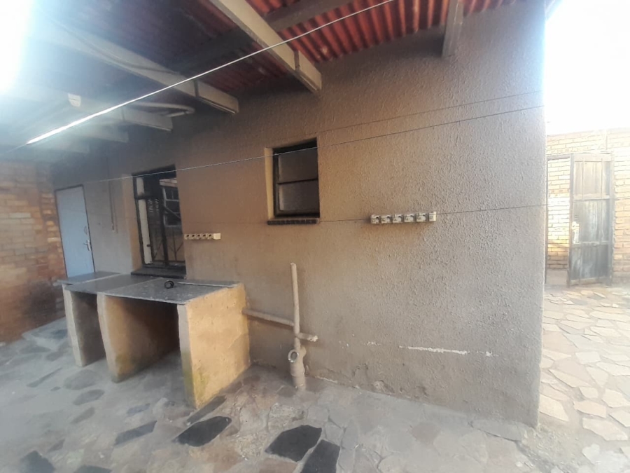 4 Bedroom Property for Sale in Mackenzieville Gauteng