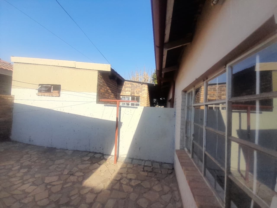 4 Bedroom Property for Sale in Mackenzieville Gauteng