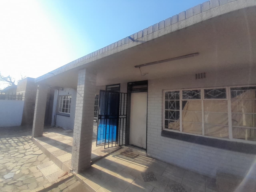 4 Bedroom Property for Sale in Mackenzieville Gauteng