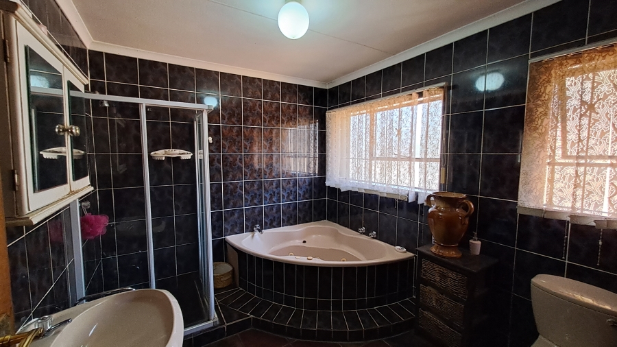 5 Bedroom Property for Sale in Ferryvale Gauteng